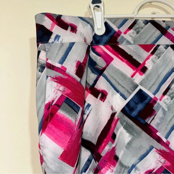 Women’s NWT IZod Golf Brand Pink and Blue Pattern Print Mini Golf Skirt Size 12 - Picture 6 of 11